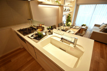 キッチン　システムキッチン／新規交換済、食洗機・浄水器内蔵水栓付