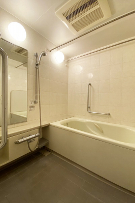 浴室　バスルーム／便利な浴室乾燥暖房機・追炊き機能付きです