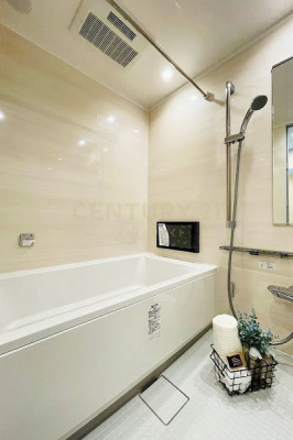 浴室　ゆったりと寛げる広々としたバスルーム／新規交換済、浴室TV・浴室乾燥暖房機・追焚機能付き