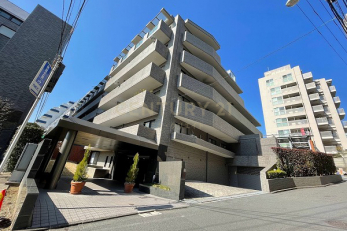 現地外観写真　建物外観（2022.2撮影）／渋谷区桜丘町の閑静な住環境に建つマンション、平成24年に大規模修繕工事実施済みです