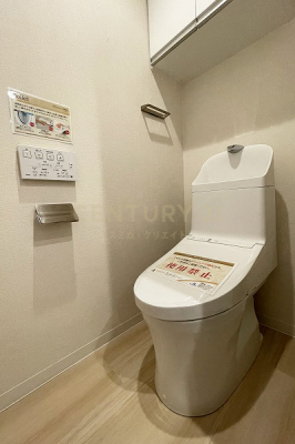 トイレ　トイレ／新規交換済、TOTO製ウォシュレット一体型Zシリーズ、吊戸棚付