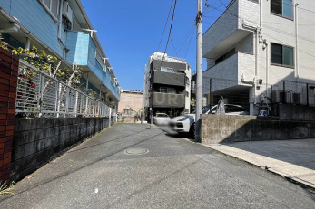 その他現地　前面道路（北東方向）／桜田通りから奥に入った住宅地ですので、大変静かです。