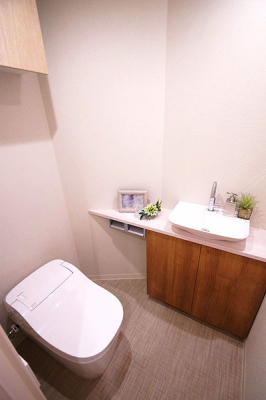 トイレ　トイレ／新規交換済、手洗いカウター付タンクレストイレ