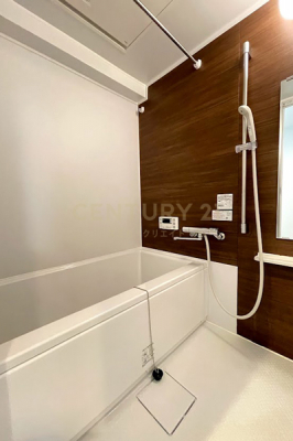浴室　バスルーム／2019年のリフォーム時に新規交換済み、便利な浴室乾燥機付きです