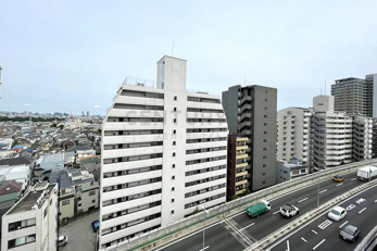 住戸からの眺望写真　サンルームからの眺望／玉川通り（首都高速渋谷線）に面していますが、12階につき開放感のある眺望です！