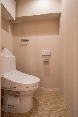 トイレ　トイレ／新規交換済、温水洗浄機能付