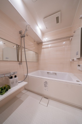 浴室　バスルーム／新規交換済、浴室乾燥機・追焚き機能付