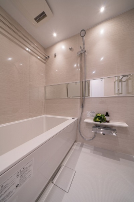 浴室　バスルーム／新規交換済み、追炊き機能付、梅雨の時期には嬉しい浴室乾燥機付き。