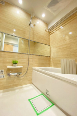 浴室　バスルーム／新規交換済、梅雨の時期には嬉しい浴室乾燥機付。