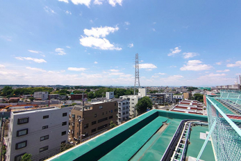 住戸からの眺望写真　屋上からの眺望／居住者専用で屋上利用可能、多摩川の花火大会開催時には屋上から花火を楽しめます