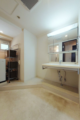 洗面台・洗面所　洗面所／2011年リフォーム済、ゆとりのある洗面所です。