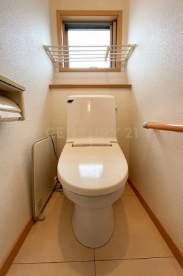 トイレ　トイレは1階と2階の二ヵ所にあります。それぞれ手洗器付きです