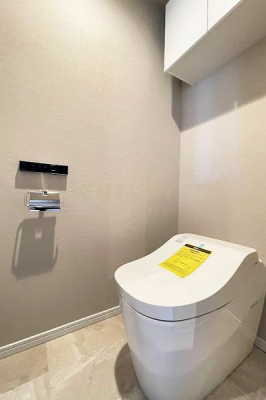 トイレ　トイレ／デザイン性とお手入れの便利さを兼ね備えたタンクレストイレ