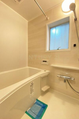 浴室　バスルーム／新規交換済、追い炊き機能付、マンションでは珍しい小窓付きなので換気も出来ます。