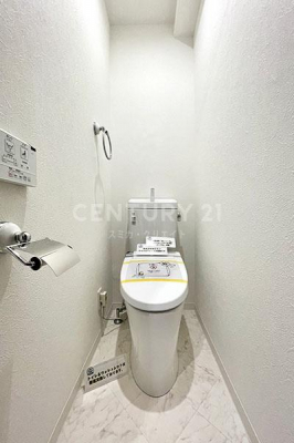 トイレ　トイレ／新規交換済、温水洗浄機能付き