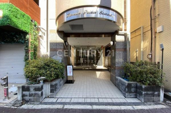 エントランス　共用エントランス／共用部分の清掃も行き届いており、管理体制の良さが伺えます