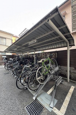 その他共用部　駐輪場／屋根付きなので雨の日も安心です。